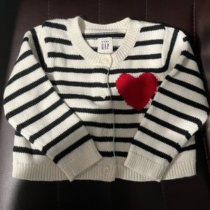 💥HP 💥 6-12 months heart cartigen jacket valentine day gift